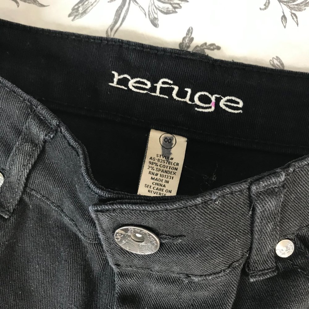 Refuge Denim Shorts | Black | Size 00 - Picture 6 of 7